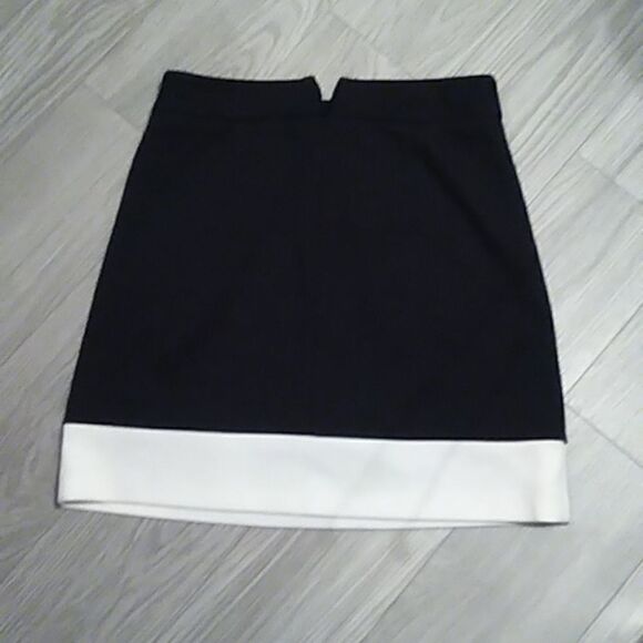 Size 4 Black and white Laundry by Shelli Segal mini skirt - Picture 3 of 4